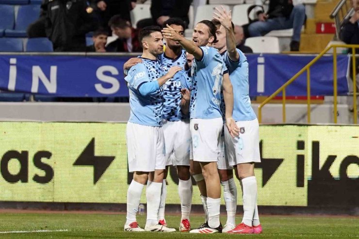 TRENDYOL SÜPER LİG: EYÜPSPOR: 1 - BAŞAKŞEHİR: 1 (İLK YARI)