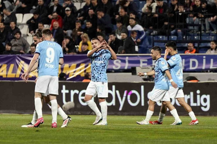 TRENDYOL SÜPER LİG: EYÜPSPOR: 1 - BAŞAKŞEHİR: 1 (İLK YARI)