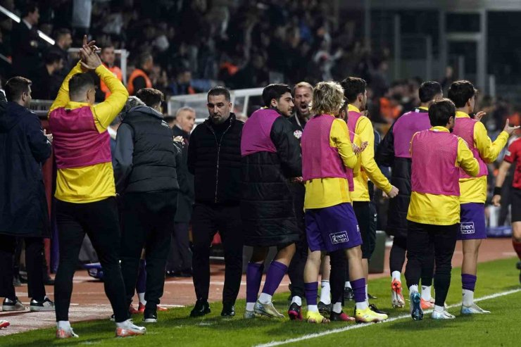 TRENDYOL SÜPER LİG: EYÜPSPOR: 1 - BAŞAKŞEHİR: 1 (İLK YARI)