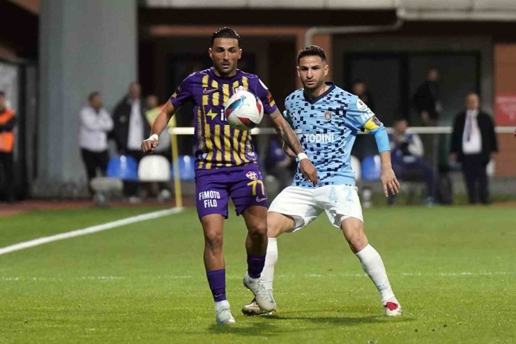 TRENDYOL SÜPER LİG: EYÜPSPOR: 1 - BAŞAKŞEHİR: 1 (İLK YARI)