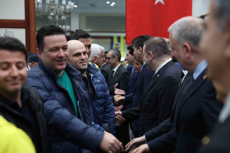 FENERBAHÇE’DE GELENEKSEL BAYRAMLAŞMA TÖRENİ YAPILDI