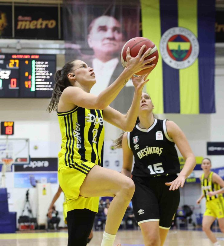 FENERBAHÇE OPET, YARI FİNAL SERİSİNDE 1-0 ÖNE GEÇTİ