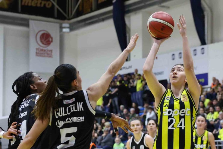 FENERBAHÇE OPET, YARI FİNAL SERİSİNDE 1-0 ÖNE GEÇTİ