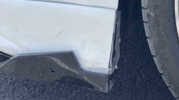 İSTANBUL’DA İLGİNÇ OLAY, ÇARPIP HASAR VERDİĞİ ARACI KENDİ TAMİR ETTİ