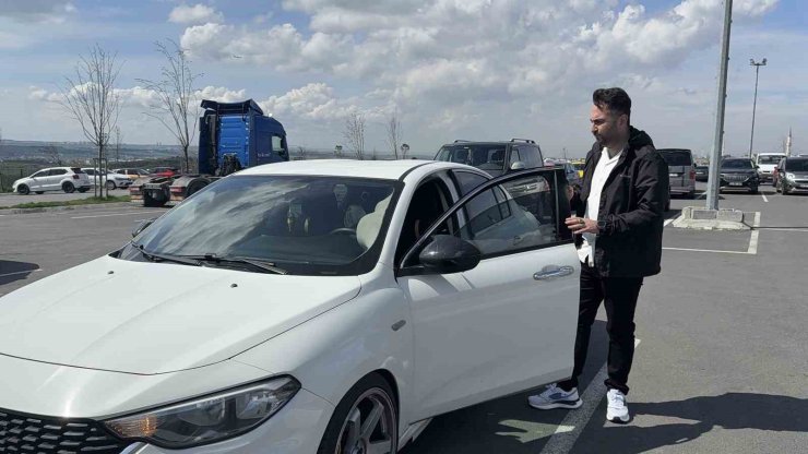 İSTANBUL’DA İLGİNÇ OLAY, ÇARPIP HASAR VERDİĞİ ARACI KENDİ TAMİR ETTİ