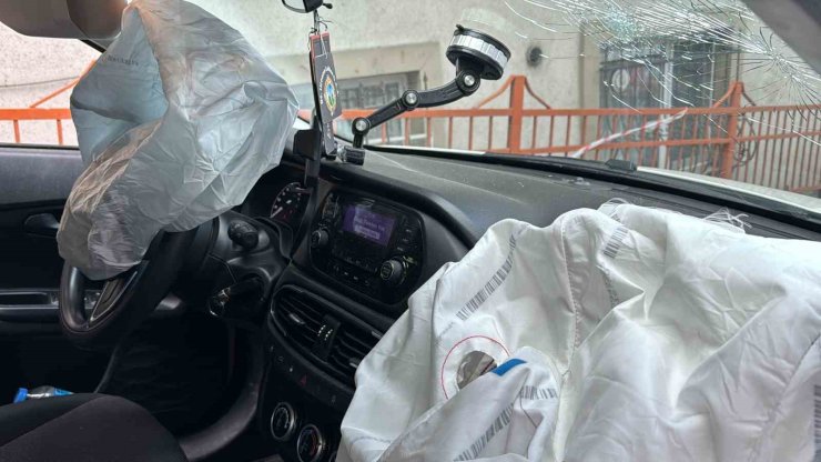 KAĞITHANE’DE OTOMOBİLİN ÇARPTIĞI KADININ BACAĞI KOPTU