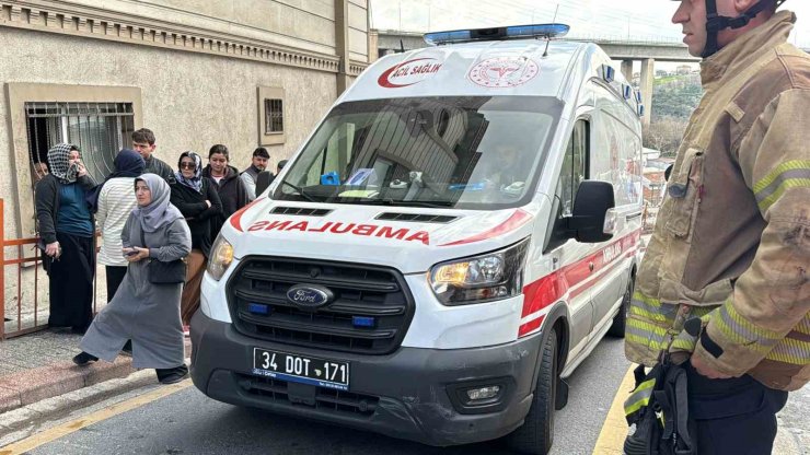 KAĞITHANE’DE OTOMOBİLİN ÇARPTIĞI KADININ BACAĞI KOPTU