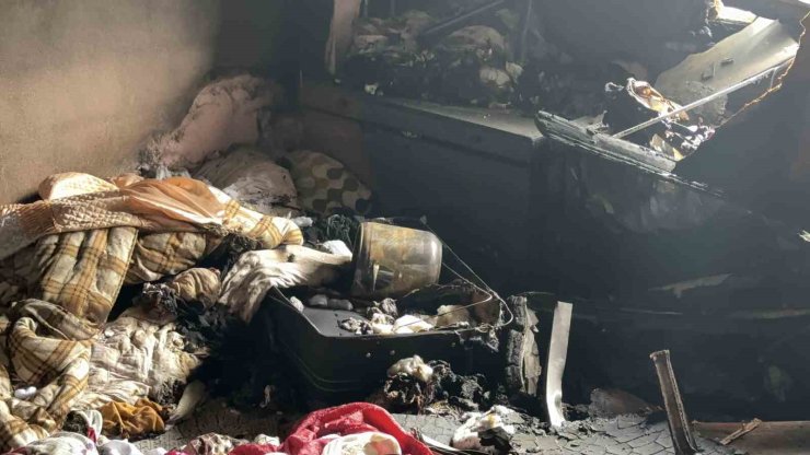 MADDE BAĞIMLISI GENÇ ANNESİNİ ÖLDÜRMEK İSTEDİ BAŞARAMAYINCA EVİ ATEŞE VERDİ