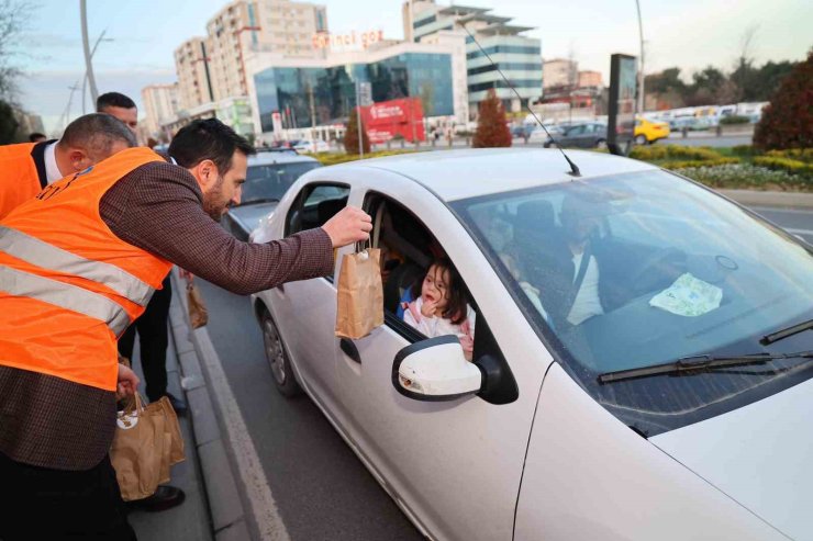 AK PARTİ İSTANBUL’DAN 200 BİN AİLEYE RAMAZAN ZİYARETİ