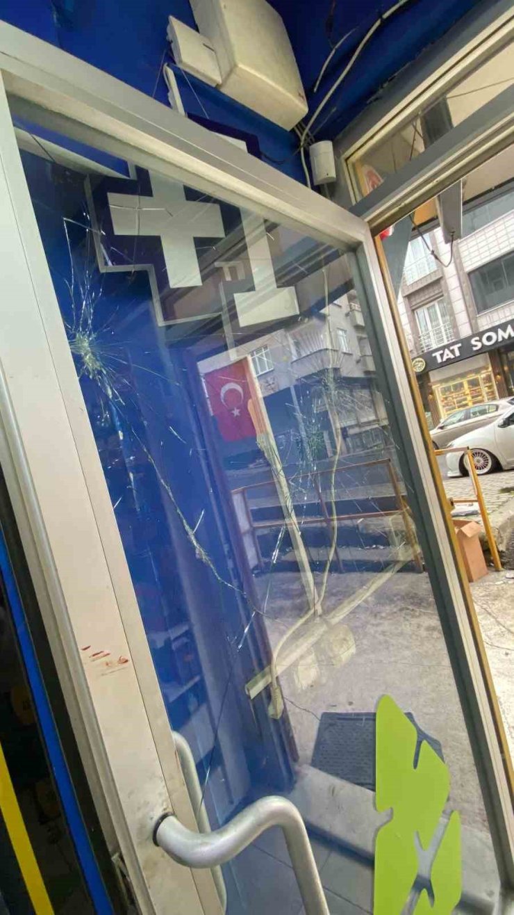 AVCILAR’DA TEKEL BAYİSİNDE SOPALI HARAÇ KAVGASI