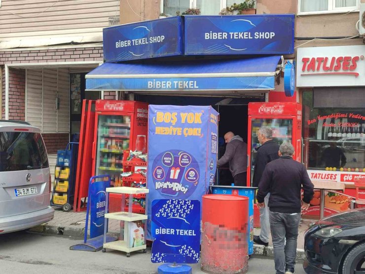 BAKIRKÖY’DE TEKEL BAYİYE GELEN HIRSIZ BİR ŞİŞE İÇKİYİ ÇALIP KAÇTI