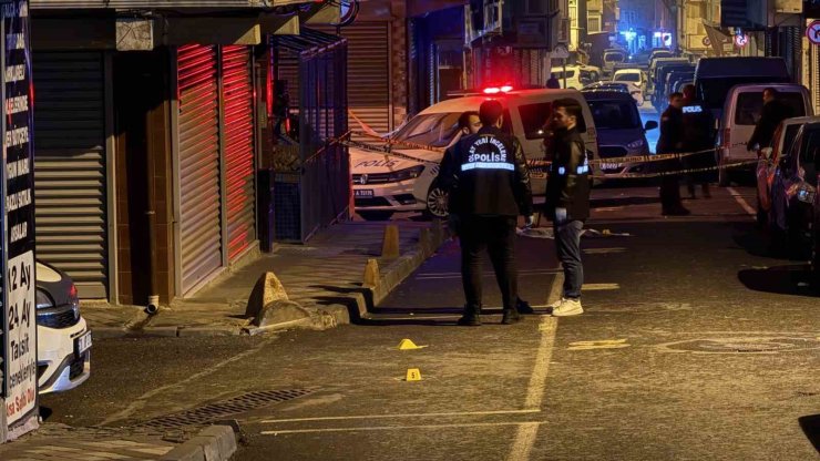 BAĞCILAR’DA KİMLİK KONTROLÜNDEKİ ŞAHSILAR BEKÇİLERE ATEŞ AÇTI: 1 BEKÇİ AĞIR YARALI