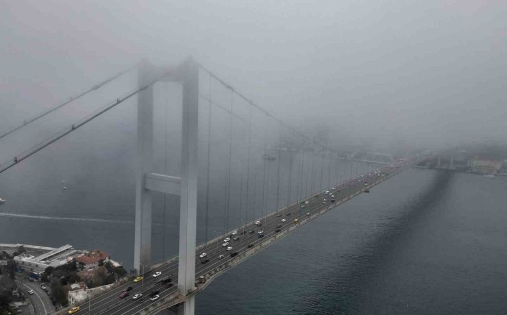 İSTANBUL BOĞAZ’INDA SİS SABAH SAATLERİNDE ETKİLİ OLDU