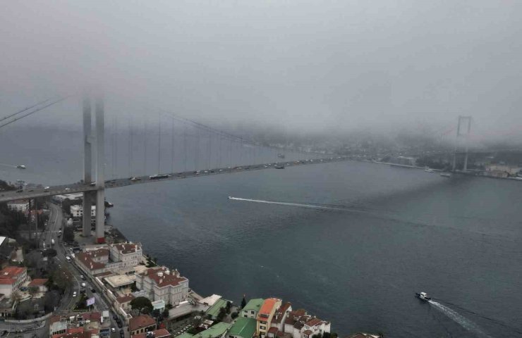 İSTANBUL BOĞAZ’INDA SİS SABAH SAATLERİNDE ETKİLİ OLDU