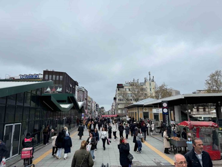 İSTANBUL’DA BOYKOT ÇAĞRISI KARŞILIK BULMADI: AVM VE RESTORANLARDA YOĞUNLUK DİKKAT ÇEKTİ