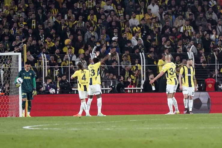 ZİRAAT TÜRKİYE KUPASI: FENERBAHÇE: 1 - GALATASARAY: 2 (İLK YARI)