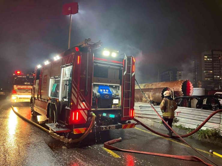 BAŞAKŞEHİR’DE TAMİR ATÖLYESİNDE ÇIKAN YANGIN SÖNDÜRÜLDÜ