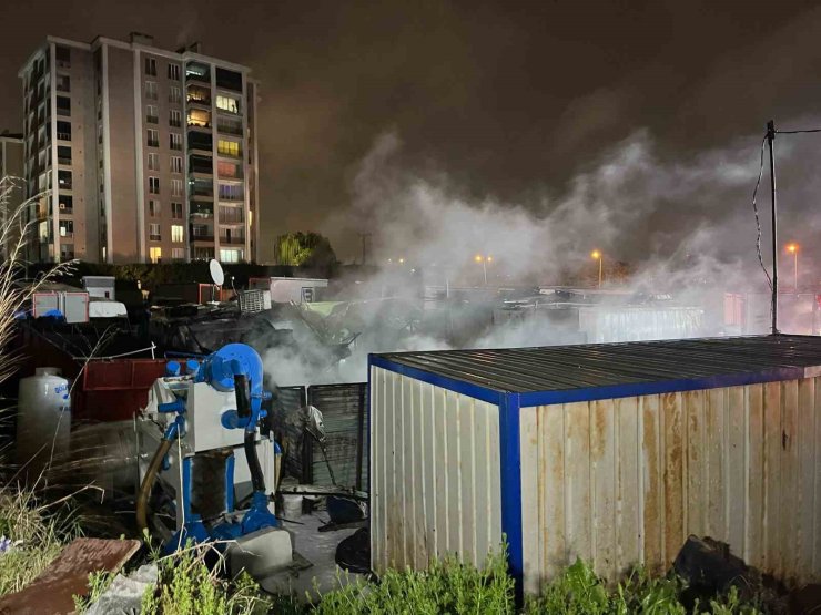 BAŞAKŞEHİR’DE TAMİR ATÖLYESİNDE ÇIKAN YANGIN SÖNDÜRÜLDÜ