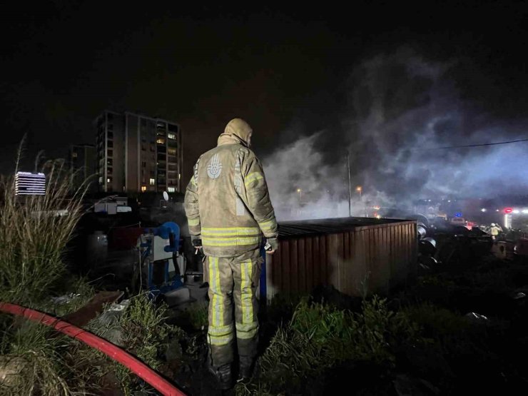 BAŞAKŞEHİR’DE TAMİR ATÖLYESİNDE ÇIKAN YANGIN SÖNDÜRÜLDÜ