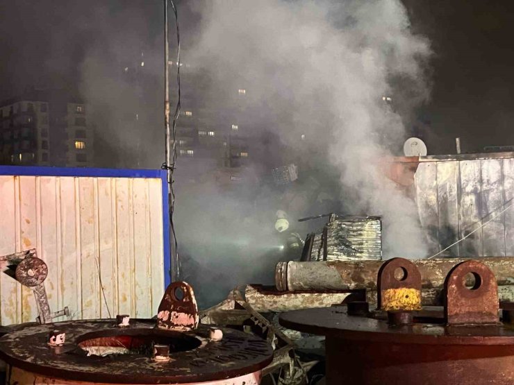 BAŞAKŞEHİR’DE TAMİR ATÖLYESİNDE ÇIKAN YANGIN SÖNDÜRÜLDÜ