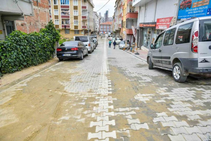 ESENYURT’TA 5 AYDA 129 BİN 298 METREKARE PARKE YOL YAPILDI