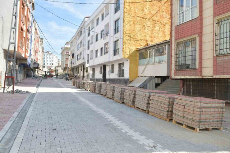ESENYURT’TA 5 AYDA 129 BİN 298 METREKARE PARKE YOL YAPILDI