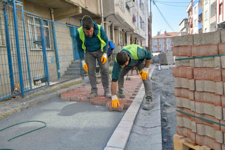 ESENYURT’TA 5 AYDA 129 BİN 298 METREKARE PARKE YOL YAPILDI