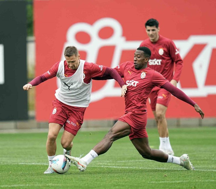 GALATASARAY, SAMSUNSPOR MAÇI HAZIRLIKLARINA ARA VERMEDEN BAŞLADI