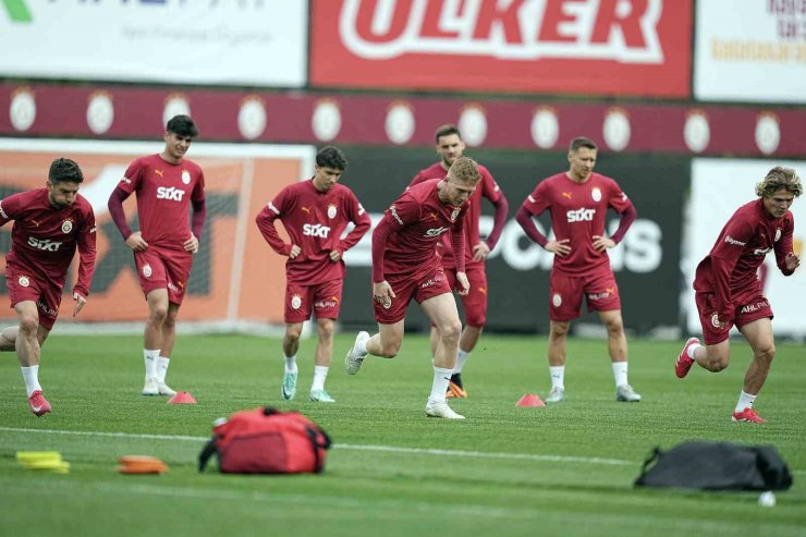 GALATASARAY, SAMSUNSPOR MAÇI HAZIRLIKLARINA ARA VERMEDEN BAŞLADI