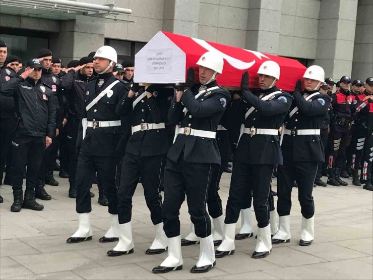 ŞEHİT BEKÇİ İÇİN İSTANBUL EMNİYETİNDE TÖREN DÜZENLENDİ