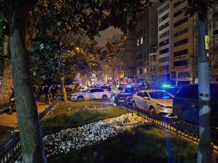 ŞİŞLİ’DE EĞLENCE MEKANINDA SİLAHLAR KONUŞTU: 2 YARALI