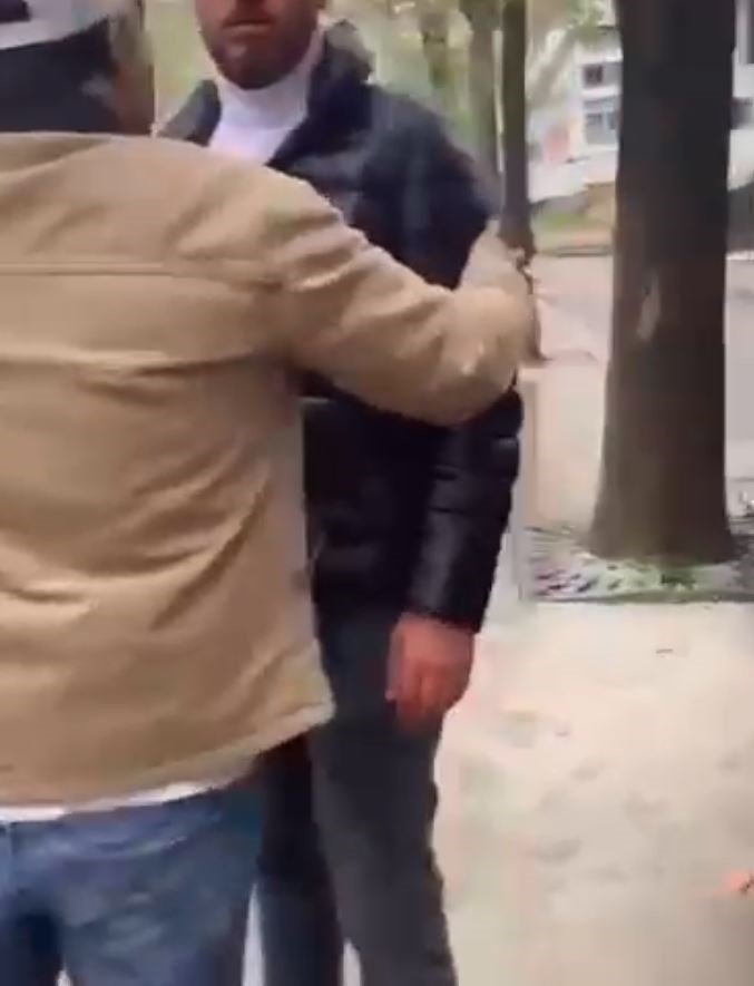 KADIN KÜFÜR ETTİ, TAKSİCİ TOKATLAYIP SAÇINI ÇEKTİ