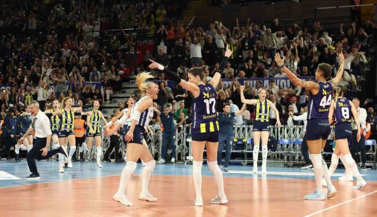 AXA SİGORTA KADINLAR KUPA VOLEY’DE KAZANAN FENERBAHÇE
