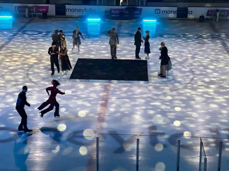 CİNDERELLA ON ICE GÖSTERİSİNİN İLKİ, ZEYTİNBURNU BUZ ADASI’NDA SEYİRCİYLE BULUŞTU
