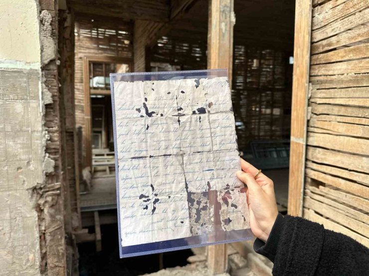 PENDİK’TE MÜZE RESTORASYONU SIRASINDA DUVARDAN AŞK MEKTUBU ÇIKTI