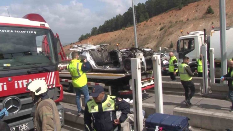 KUZEY MARMARA OTOYOLU’NDAKİ KAZADA HAYATINI KAYBEDENLERİN CENAZELERİ MORGA KALDIRILDI