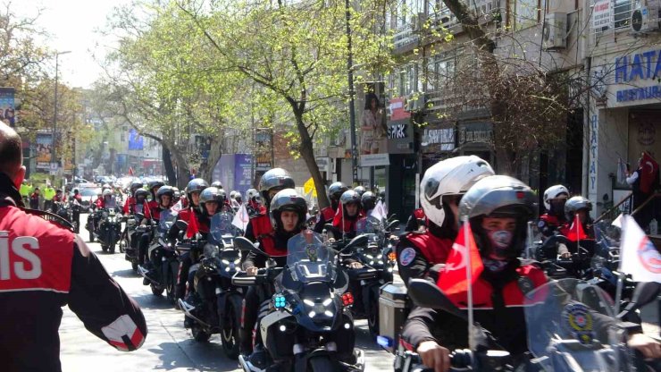 ‘POLİS HAFTASI’ KAPSAMINDA İSTANBUL’DA KORTEJ GEÇİŞİ YAPILDI