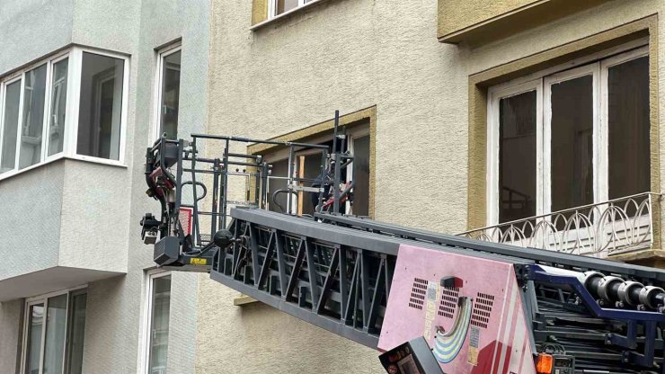 KADIKÖY’DE YARDIM SESLERİ EKİPLERİ HAREKETE GEÇİRDİ: EVDE BAYGIN HALDE BULUNDU