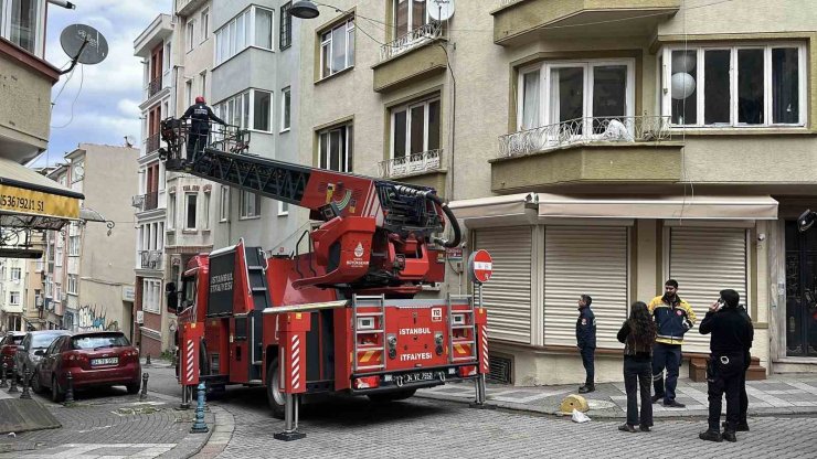 KADIKÖY’DE YARDIM SESLERİ EKİPLERİ HAREKETE GEÇİRDİ: EVDE BAYGIN HALDE BULUNDU