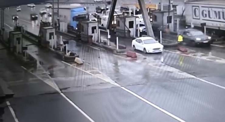 KUZEY MARMARA OTOYOLU’NDA 1 KİŞİNİN HAYATINI KAYBETTİĞİ KAZA ANI KAMERADA