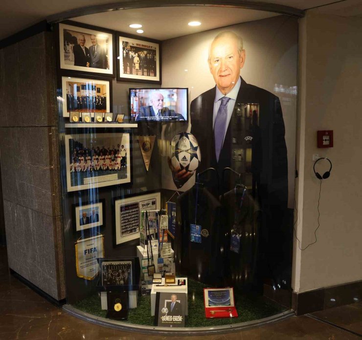 TFF MÜZESİ’NDE ŞENES ERZİK KÖŞESİ AÇILDI