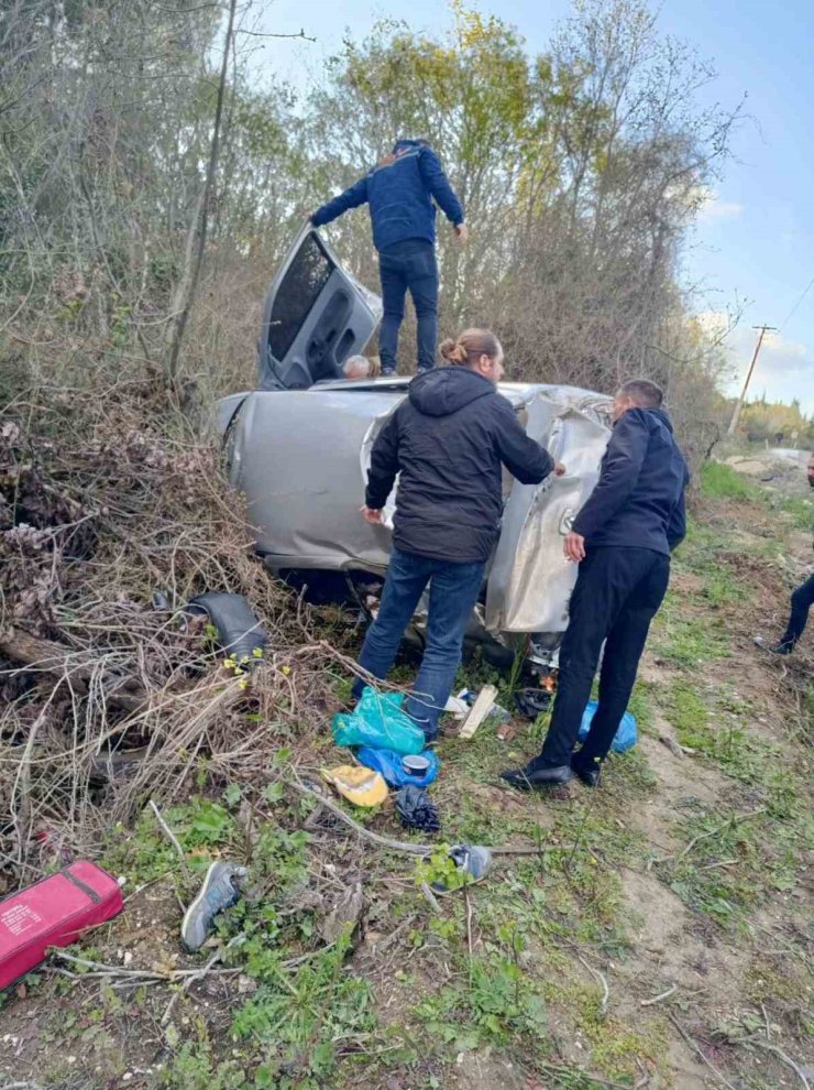 ÇATALCA’DA ARAÇ AĞACA SAPLANDI: 1 YARALI