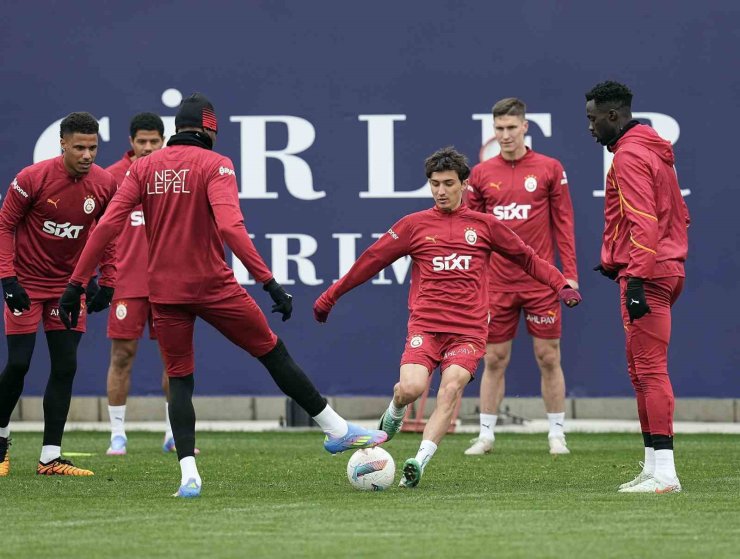 GALATASARAY, SAMSUNSPOR MAÇI HAZIRLIKLARINA DEVAM ETTİ