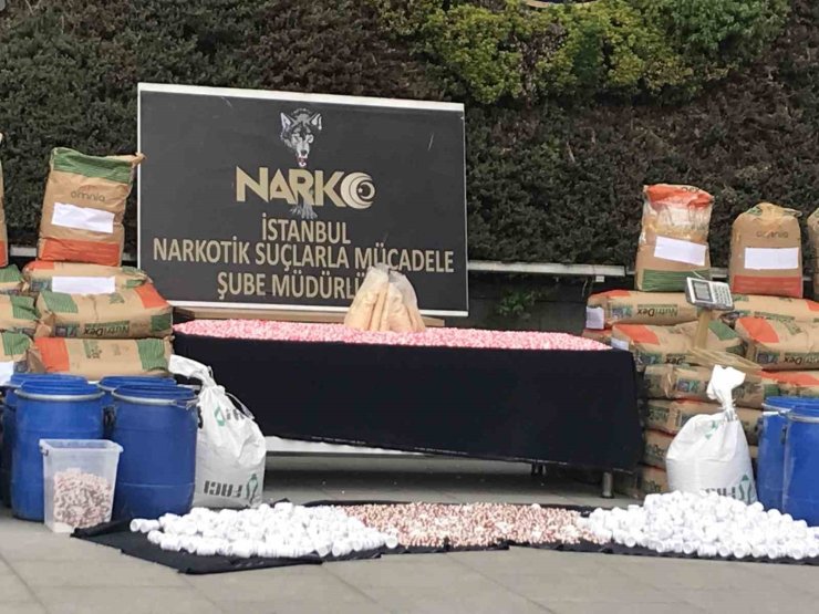 İÇİŞLERİ BAKANI YERLİKAYA’NIN AÇIKLADIĞI UYUŞTURUCU EMNİYETTE SERGİLENDİ