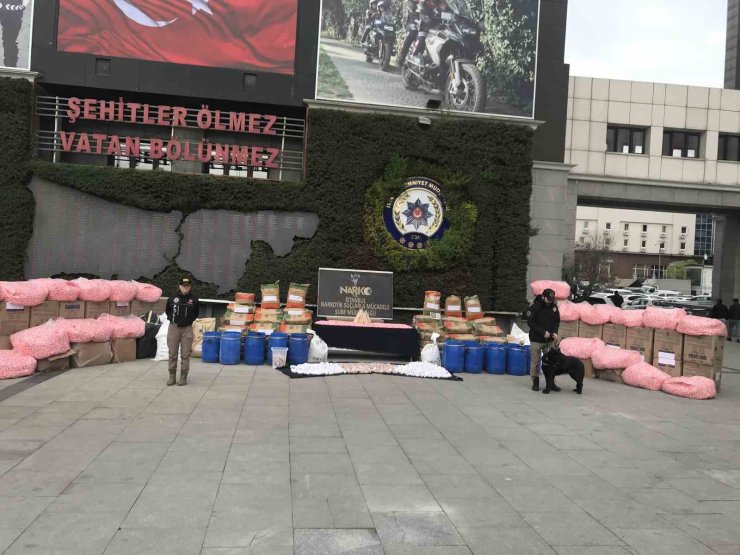 İÇİŞLERİ BAKANI YERLİKAYA’NIN AÇIKLADIĞI UYUŞTURUCU EMNİYETTE SERGİLENDİ