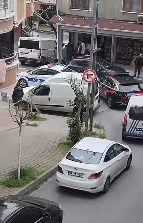 KÜÇÜKÇEKMECE’DE SİLAHLI SALDIRI 1 YARALI