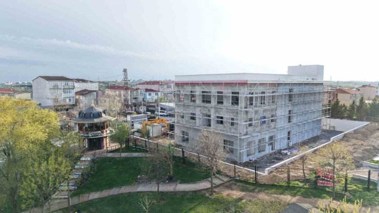 SULTANGAZİ’DE GENÇLİK, SPOR VE SAĞLIK MERKEZİ HIZLA YÜKSELİYOR