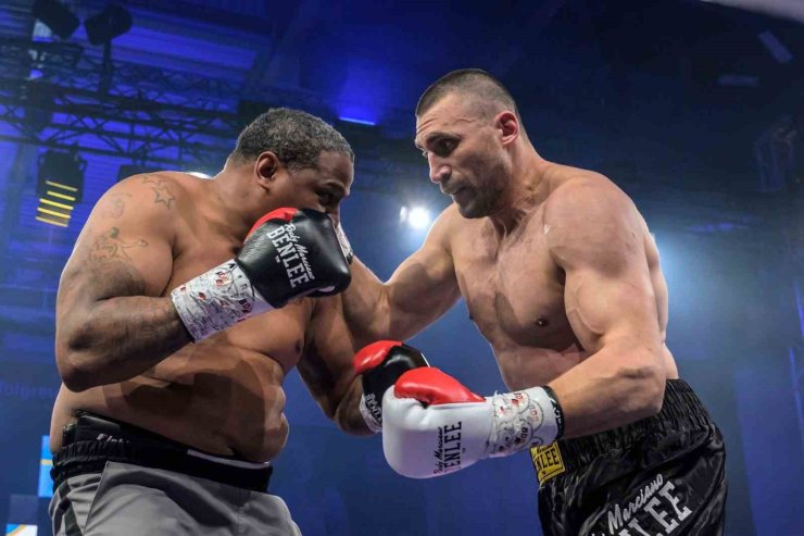 VİKTOR FAUST, ABD’Lİ BOKSÖRÜ DEVİRDİ