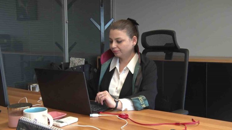 YILLARDIR MANEVİ DEDESİ OLARAK BİLDİĞİ KİŞİNİN ÖZ BABASI OLDUĞUNU ÖĞRENDİ