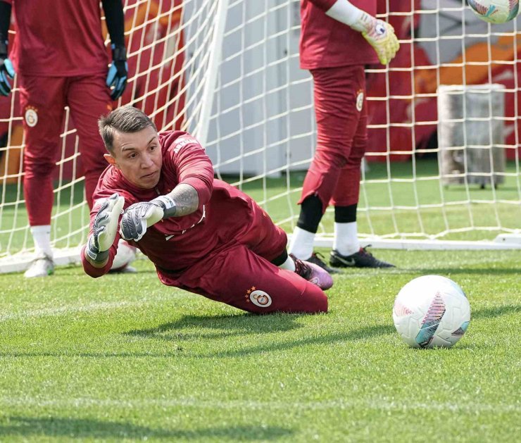 GALATASARAY, SAMSUNSPOR MAÇININ HAZIRLIKLARINI TAMAMLADI